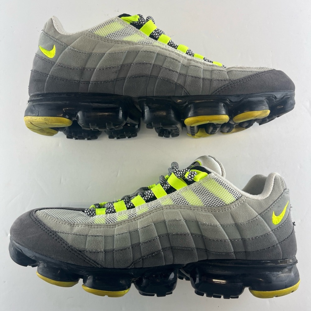 Nike Air VaporMax 95 Neon Size 10.5 Black Volt Grey Green (Pre-owned) AJ7292-001